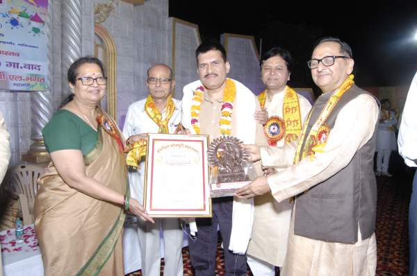 Receiving Award from Purvanchal Bhojpuri Mahasabha.